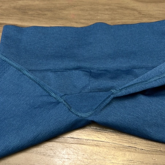 LULULEMON SEAMLESSLY STREET CROP LEGGINGS BLUE OMBRÉ 6 - Picture 15 of 16